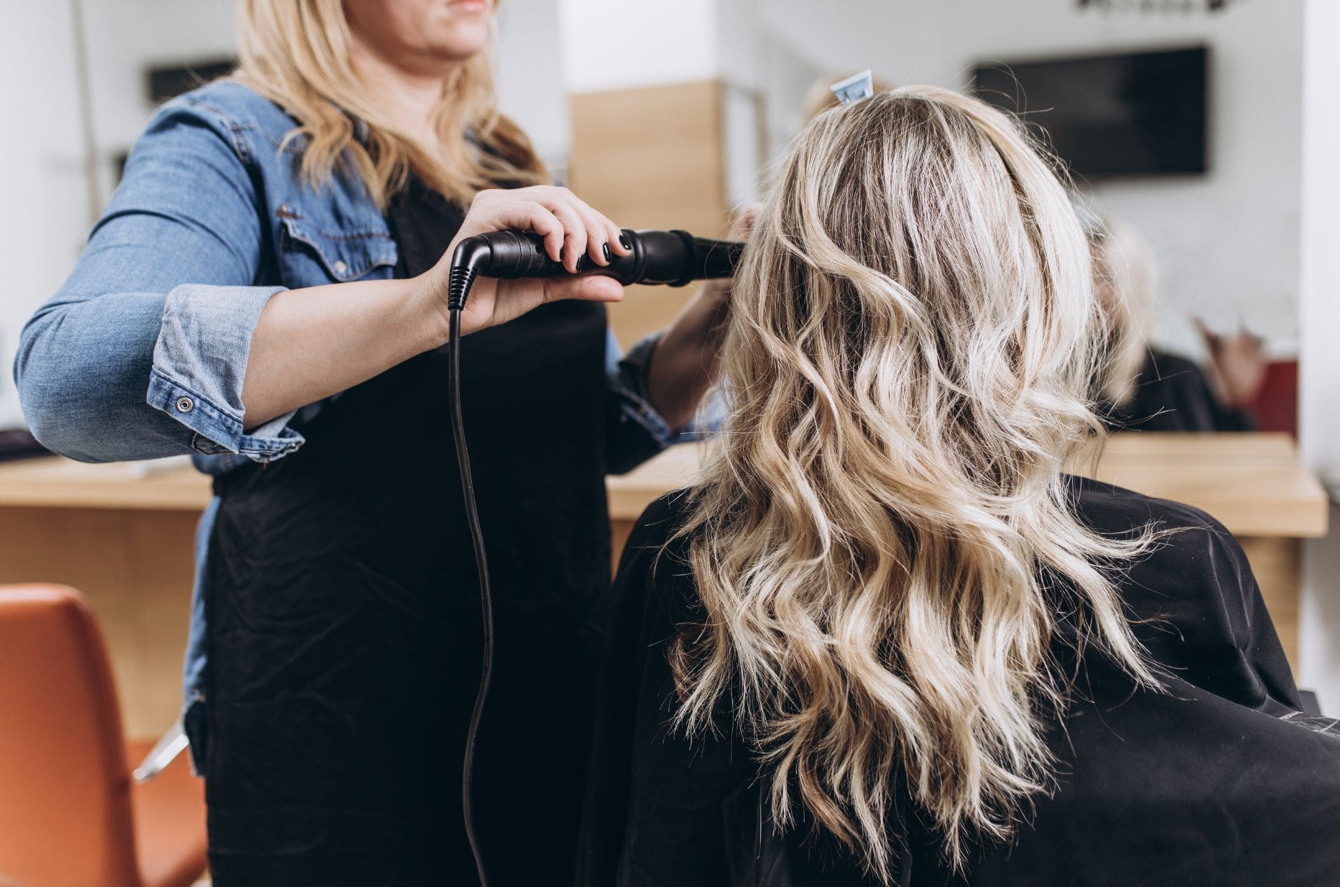 With so many best hair colour salons in Dubai, it can be confusing to determine which one deserves your money.