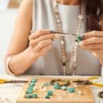 Are you looking for the perfect name for your jewelry business? Learn how to choose a good name for your jewelry business.